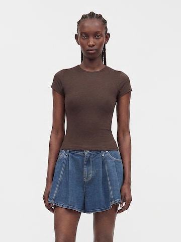 HOLLISTER Μπλουζάκι σε καφέ: μπροστά