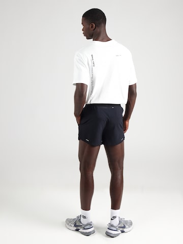 NIKE regular Sportsbukser 'STRIDE' i sort