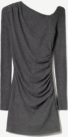 Bershka Mekko värissä harmaa: etupuoli