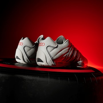 Baskets basses 'Adiracer Audi Revolut F1 Team' ADIDAS ORIGINALS en blanc