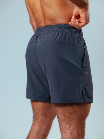 Coupe slim Pantalon de sport 'Raw Gym Shorts - Short Cut' Lifters en gris
