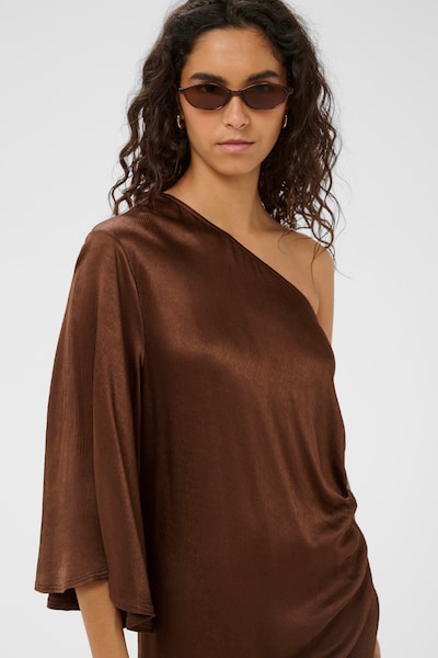 SOAKED IN LUXURY Robe en marron, Vue avec produit