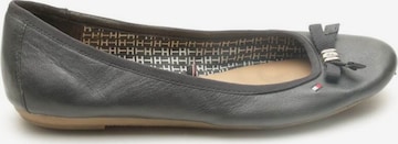 TOMMY HILFIGER Flats & Loafers in 39 in Black: front