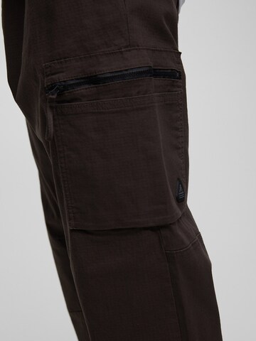 Pull&Bear Tapered Cargo Pants in Black