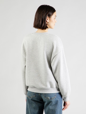 Gina Tricot Sweatshirt 'Riley' i grå