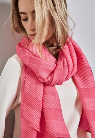 STREET ONE Gestreifter Plissée-Schal in Pink: Vorderseite