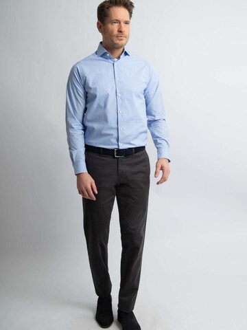 Steppin' out Slim fit Chino Pants in Grey
