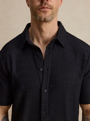 DAN FOX APPAREL Comfort Fit Πουκάμισο 'Christian' σε μαύρο