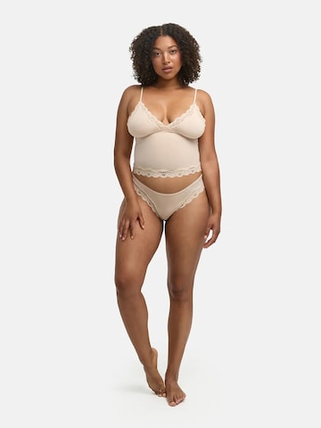 cfab (formerly creamy fabrics) - Top 'Deep Neck Lace Top' en beige