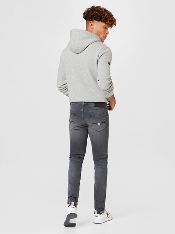 Skinny Jeans 'Chris' di GUESS in grigio