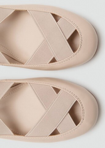MANGO Ballerina 'Swan' in Beige