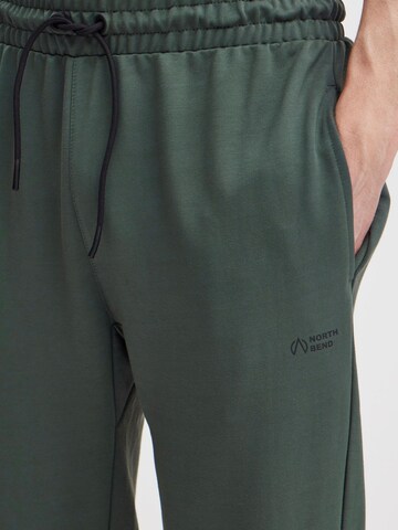 Tapered Pantaloni 'Braidy' di North Bend in grigio