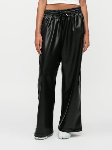 Jordan Loose fit Pleat-front trousers in Black: front
