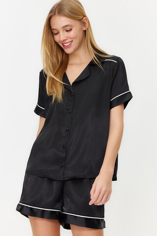 Trendyol Shorty in Black