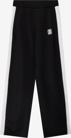 BershkaLoosefit Hlače - crna boja: prednji dio