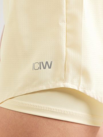 regular Pantaloni sportivi di ICANIWILL in giallo