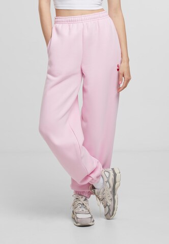 Mister Tee Дънки Tapered Leg Панталон 'Real Queen' в розово