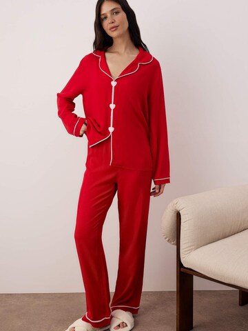 Trendyol Пижама в червено: отпред