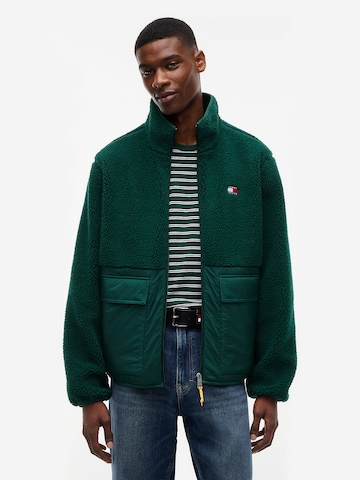 Tommy Jeans Átmeneti dzseki 'ESSENTIAL' - zöld: elől