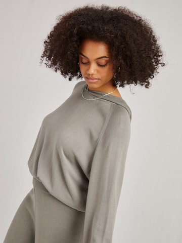 Pullover 'Rana' di A LOT LESS in grigio