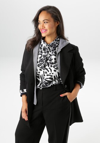 Aniston Blazer in Black: front