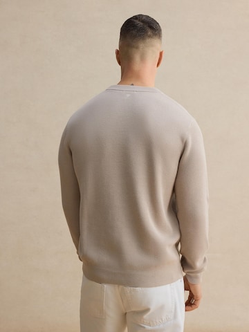 pilka DAN FOX APPAREL Megztinis 'Luis'