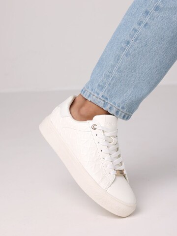 MEXX Ниски маратонки 'TINA RIO' в бяло