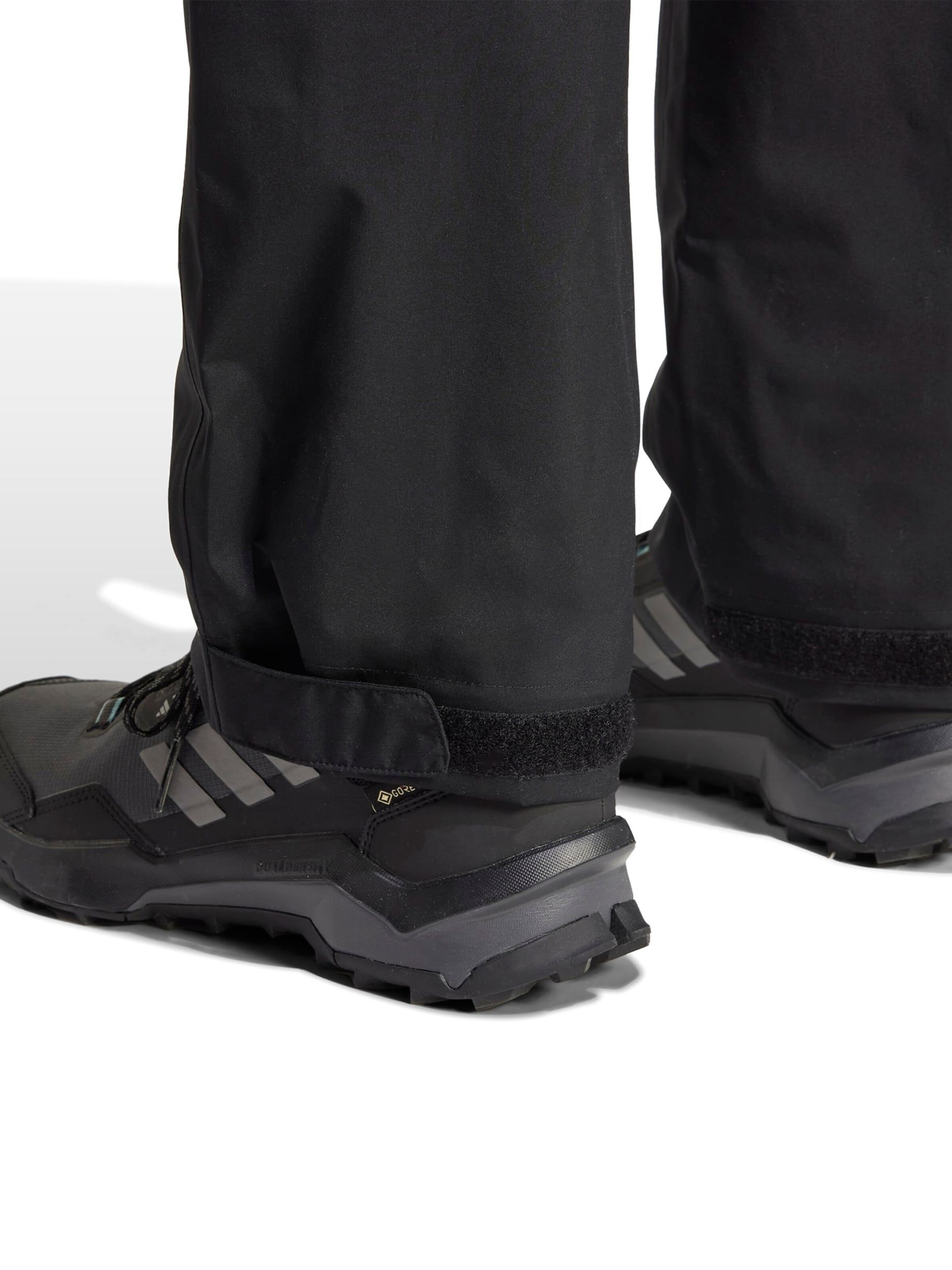 ADIDAS TERREX - Loosefit Pantalón de montaña 'Multi Climaproof Two-Layer Rain' en negro