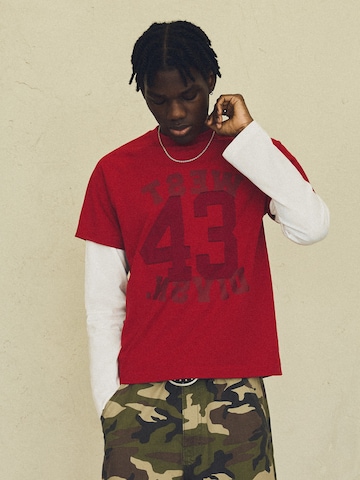 T-Shirt Bershka en rouge : devant