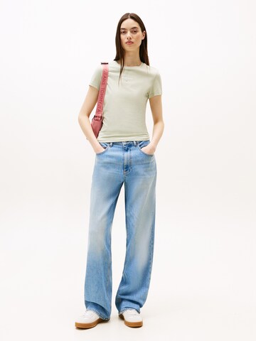 Tommy Jeans Μπλουζάκι 'ESSENTIAL' σε πράσινο