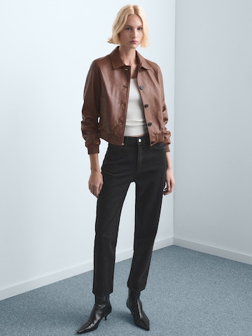 MANGO Regular Jeans i svart