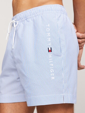 TOMMY HILFIGER Badeshorts in Blau