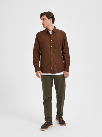 SELECTED HOMME Regular fit Button Up Shirt 'ROBIN' in Brown
