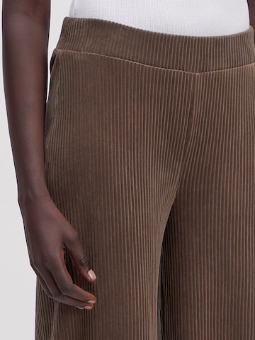 EDITED Normalny krój Spodnie 'Corin Pants (Corduroy)' w kolorze brązowy