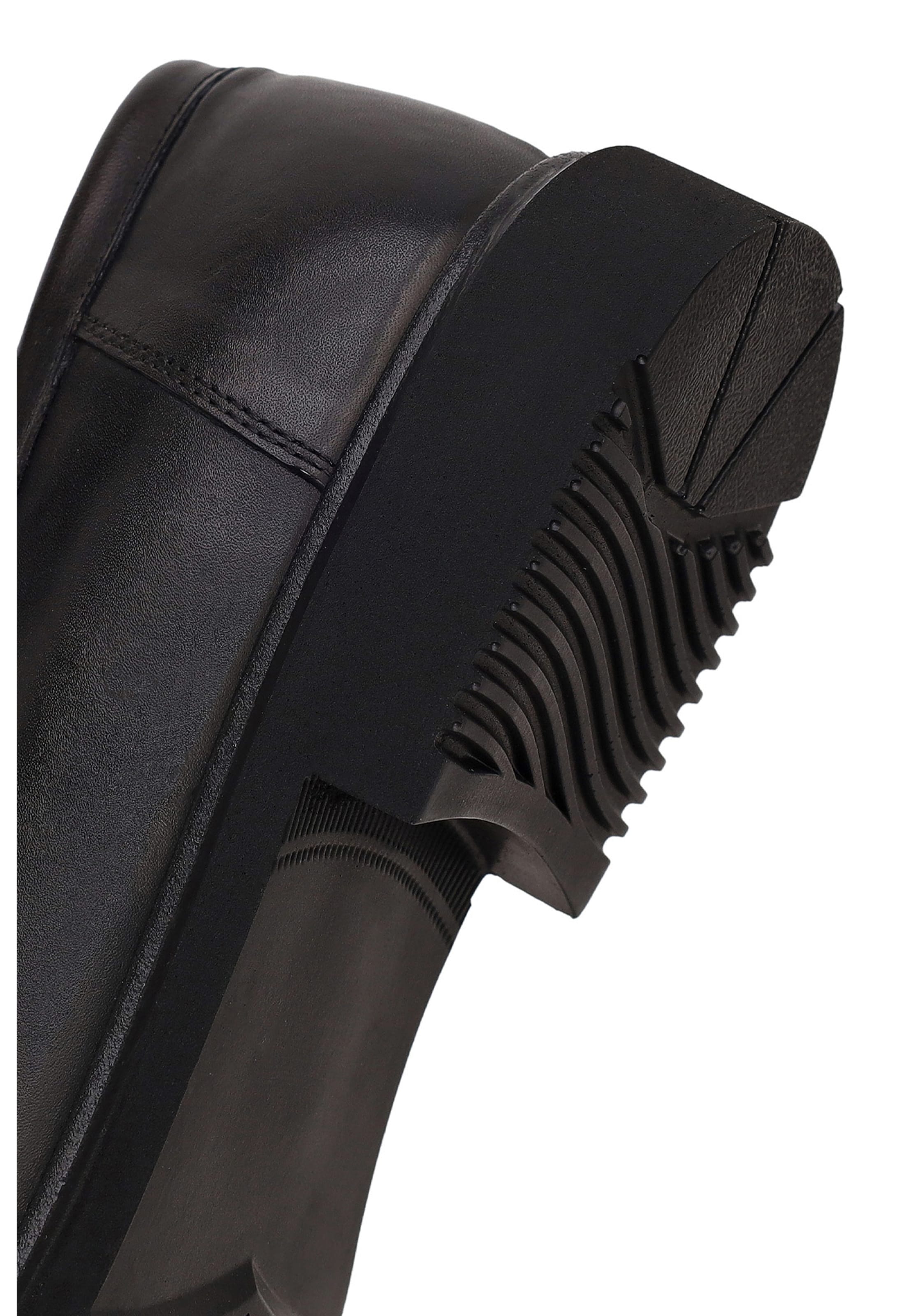 Derimod Classic Flats in Black