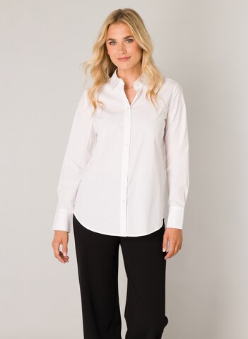 BASE LEVEL Blouse in White: front