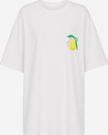 Worldclassca Oversized Shirt 'Limon Cello' in White: front