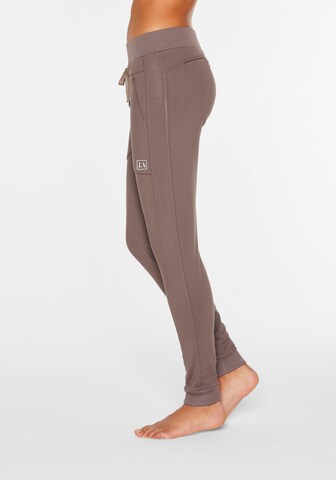 LASCANA ACTIVE Slimfit Sportsbukser i beige