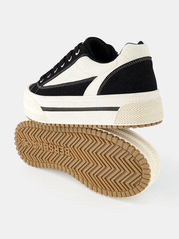 Bershka Sneaker in Schwarz