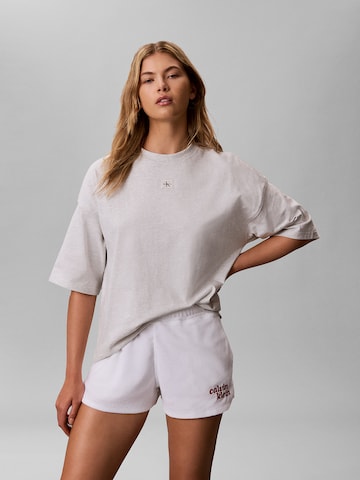 Calvin Klein Jeans Regular T-Shirt in Grau: Vorderseite