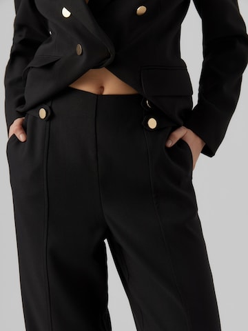 VERO MODA - regular Pantalón plisado 'CELINA' en negro