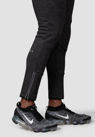 Skinny Pantalon de sport MOROTAI en gris