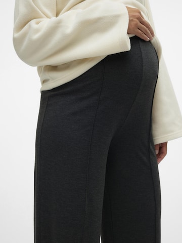 MAMALICIOUS Regular Trousers 'Chrissy' in Black