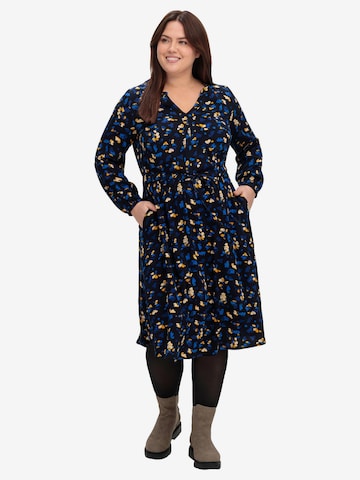 SHEEGO Mekko värissä sininen: etupuoli