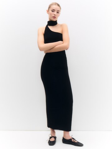 Pull&Bear Kleid in Schwarz: Vorderseite