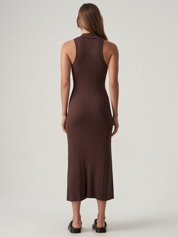 St MRLO Stickad klänning 'KELSY' i brun: baksida