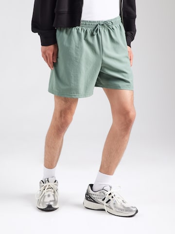 new balance Обычный Спортивные штаны 'Essentials' в Зеленый: спереди