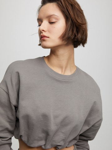 Pull&Bear Sweatshirt in Grau