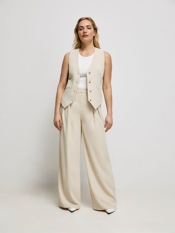 Loosefit Pantalon à pince 'Mathilda' ABOUT YOU x Iconic by Tatiana Kucharova en beige