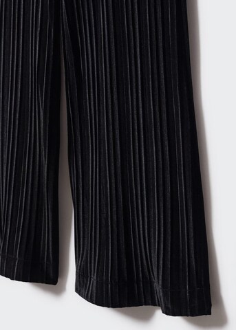 MANGO Szeroka nogawka Spodnie 'Kim' w kolorze czarny